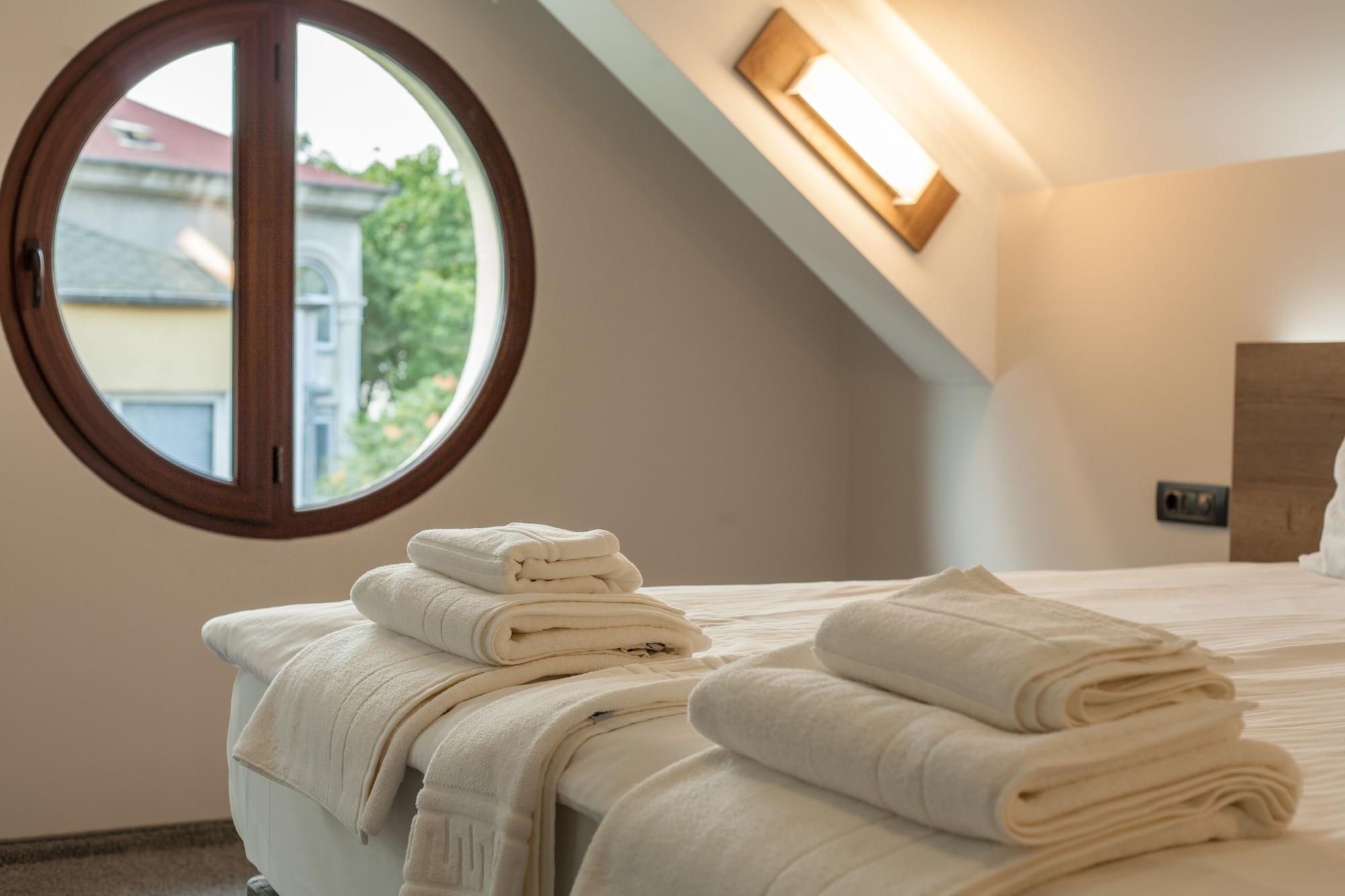 Hugo Hotel 3*