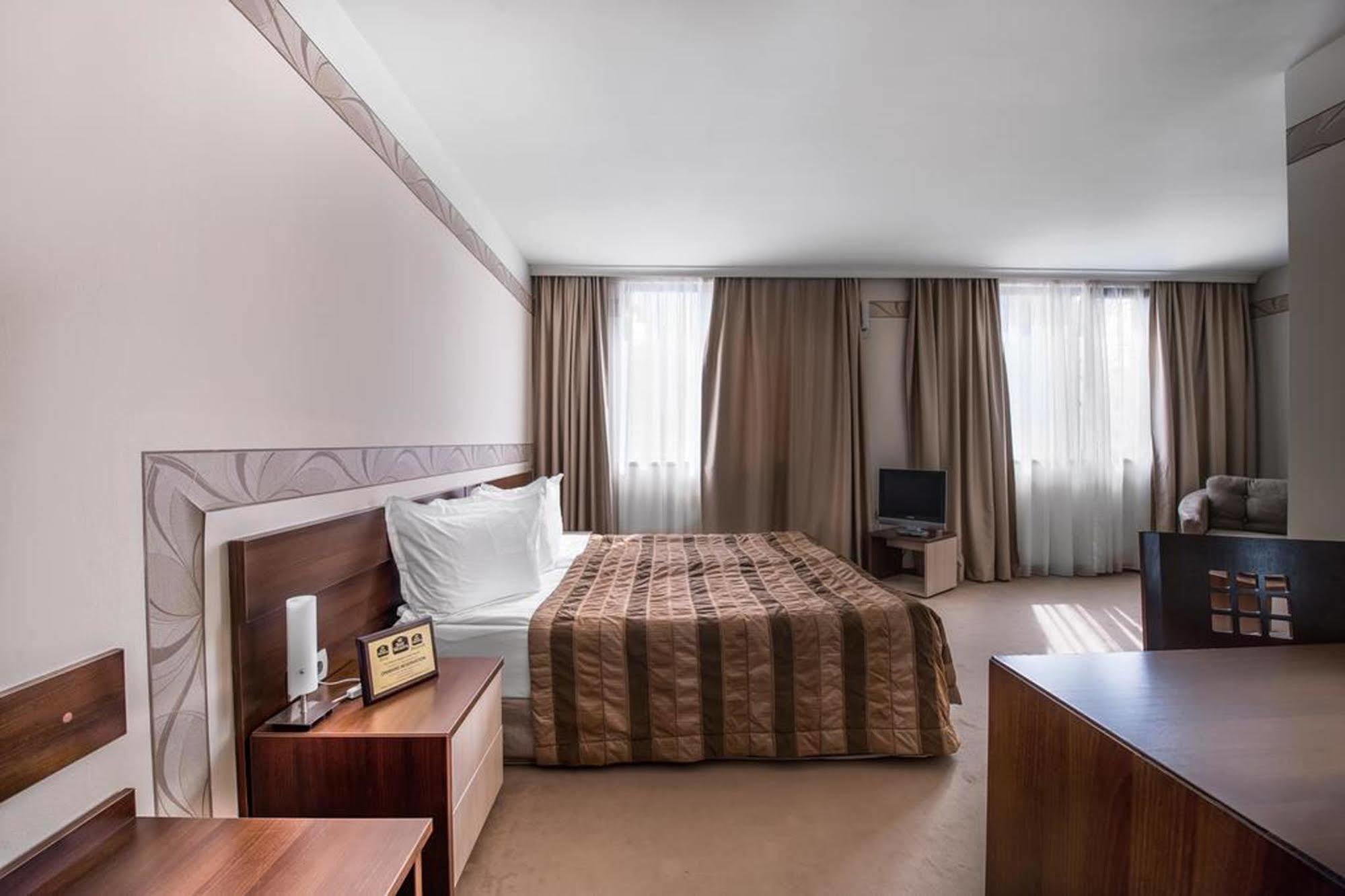 Hugo Hotel