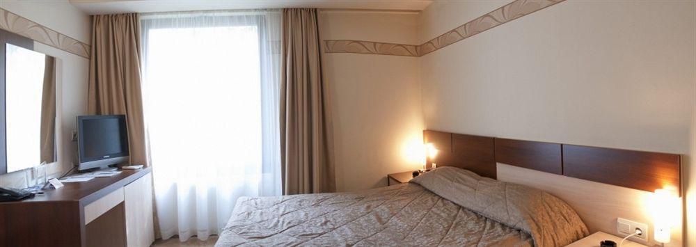 Hugo Hotel 3*